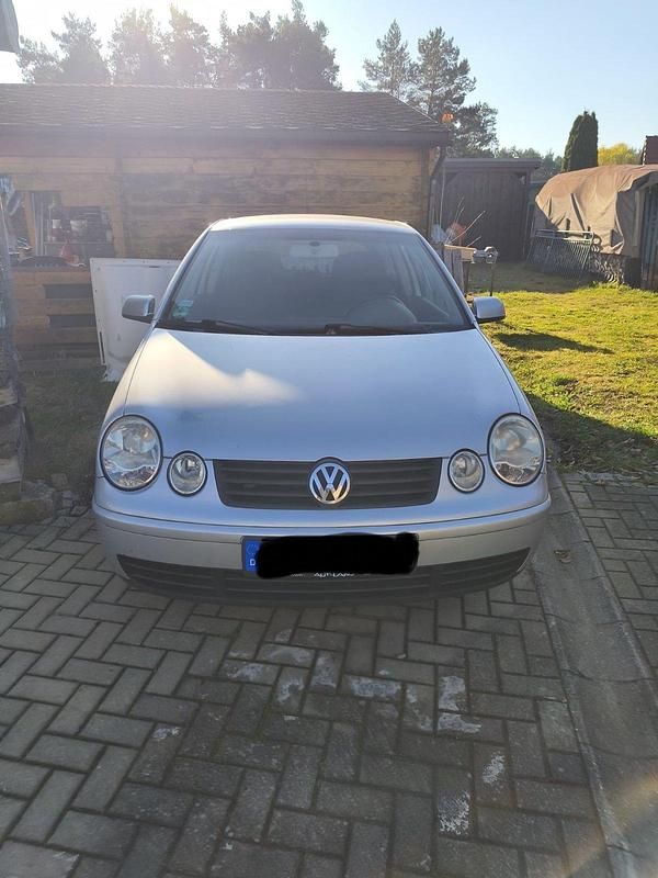 Silber Gebraucht 2004 VW Polo Kleinwagen | 2.400 € (Teuer) - Bild 1/4