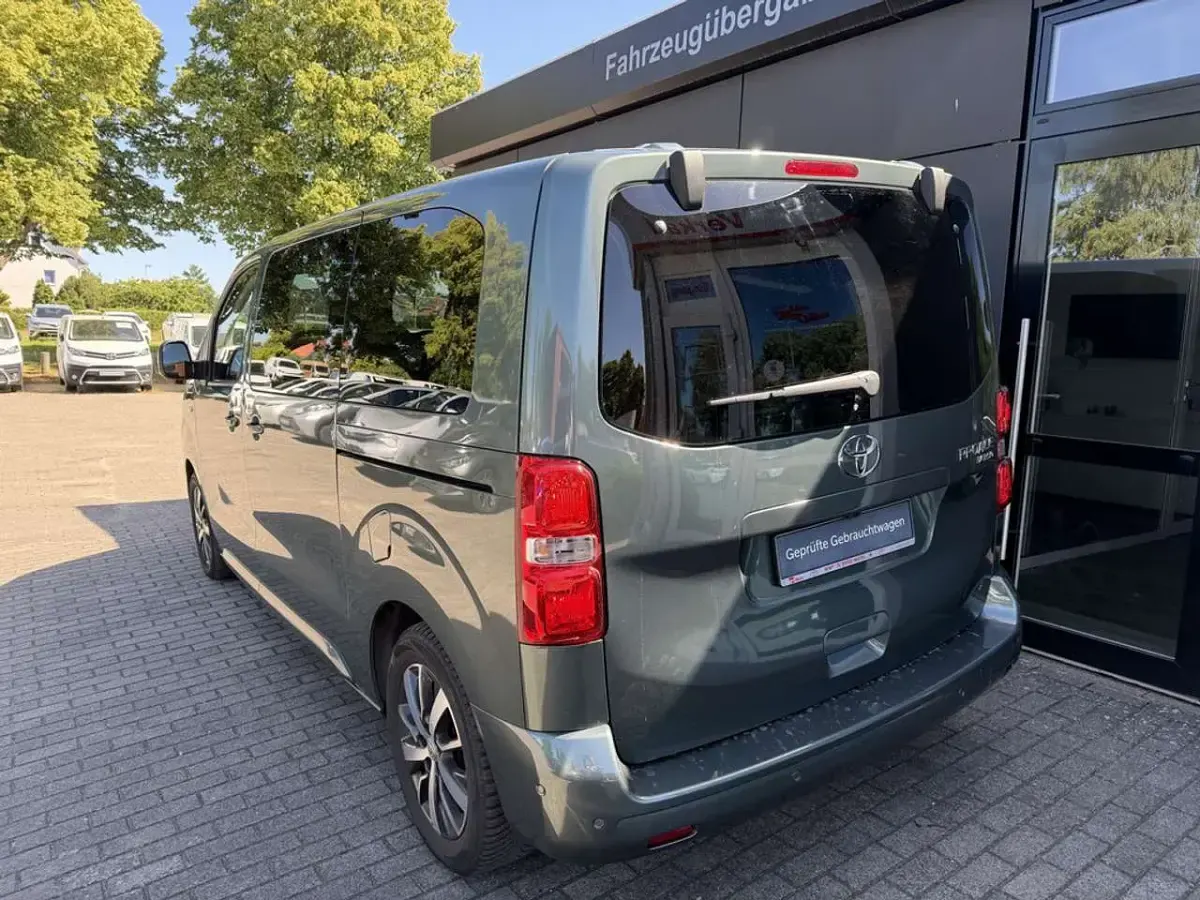 Gebraucht Toyota Proace Verso 177 PS (130 kW) 2025 All terrain green metallic Kombi