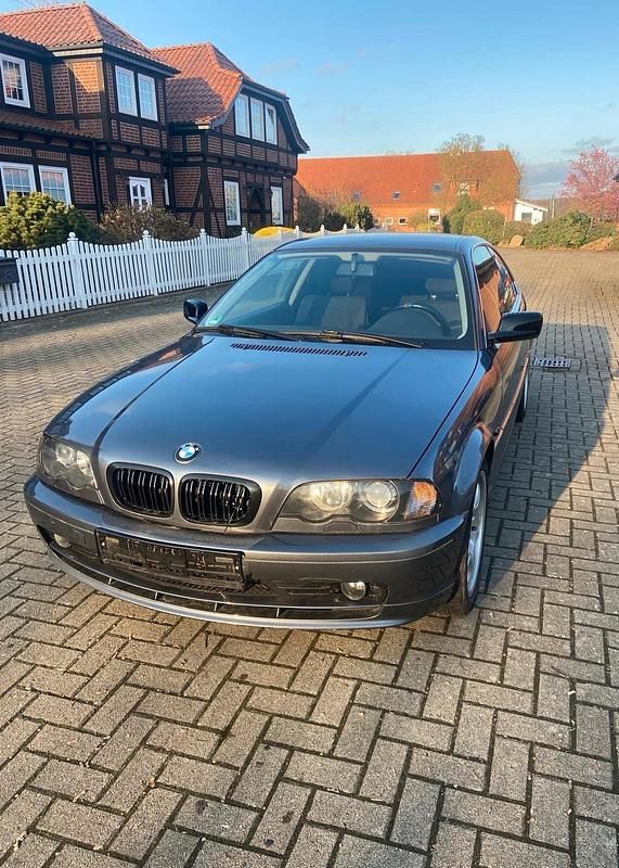 Gebraucht BMW 318 150 PS (110 kW) 2003 Grau Coupé