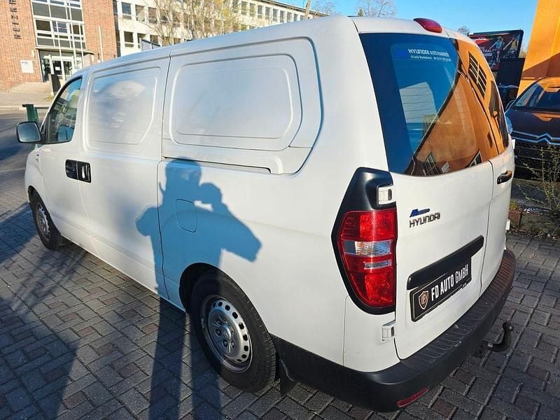Gebraucht Hyundai H-1 170 PS (125 kW) 2011 Weiß Van / Kleinbus
