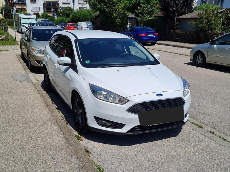 Weiß Gebraucht 2015 Ford Focus Kombi | 6.800 € (Fairer Preis) - Bild 1/4