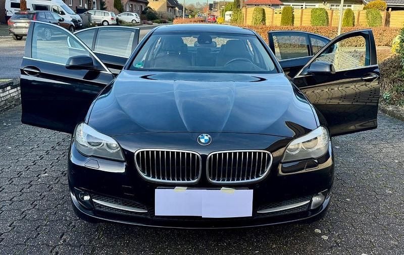 Schwarz Gebraucht 2011 BMW 530 Limousine | 7.800 € (Guter Preis) - Bild 1/4