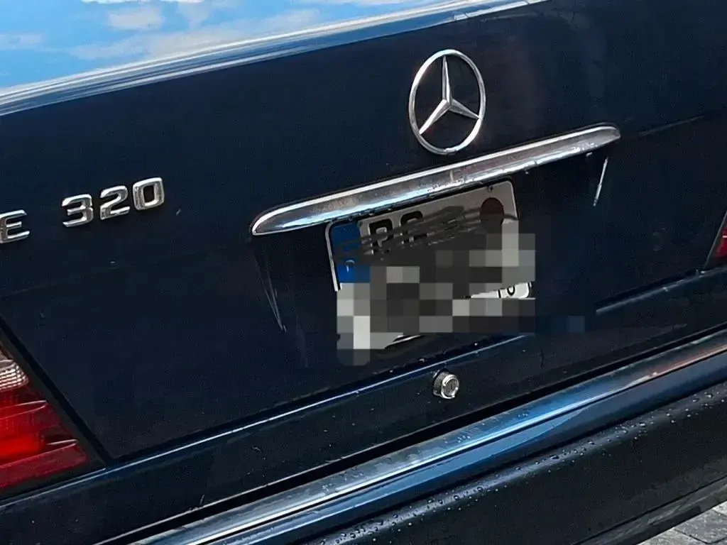 Gebraucht Mercedes 300 220 PS (161 kW) 1994 Blau Limousine