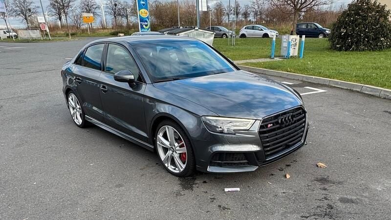Grau Gebraucht 2018 Audi S3 Limousine | 25.499 € (Superpreis) - Bild 1/4