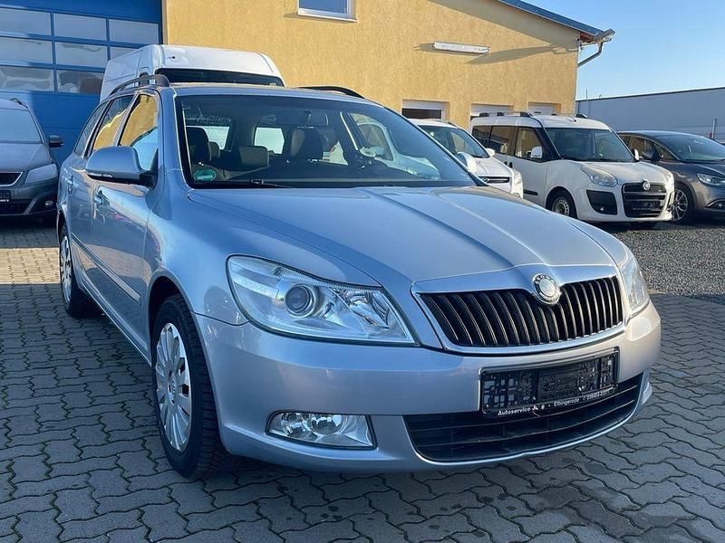 Blau Gebraucht 2009 Skoda Octavia Ambiente Kombi | 2.100 € - Bild 1/4