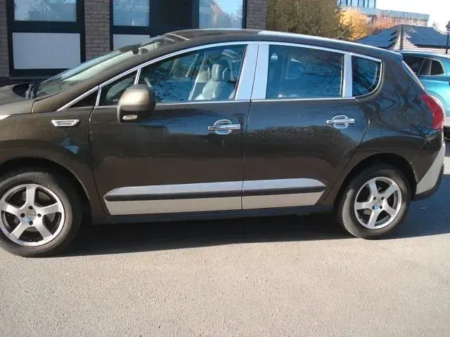 Gebraucht Peugeot 3008 Platinum 156 PS (114 kW) 2011 Braun Kombi