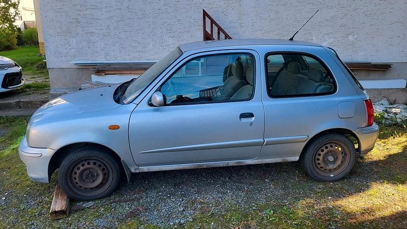 Silber Gebraucht 2000 Nissan Micra Kleinwagen | 222 € (Superpreis) - Bild 1/4