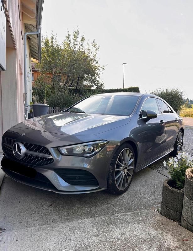 Grau Gebraucht 2019 Mercedes CLA200 AMG line Coupé | 24.500 € (Fairer Preis) - Bild 1/4