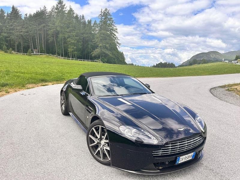 Schwarz Gebraucht 2012 Aston Martin V8 Vantage Coupé | 64.500 € (Superpreis) - Bild 1/4
