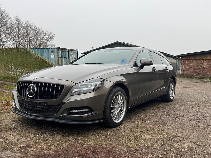 Grau Gebraucht 2013 Mercedes CLS350 Shooting Brake Kombi | 12.900 € (Fairer Preis) - Bild 1/4