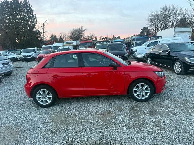 Gebraucht Audi A1 Sportback Attraction 86 PS (63 kW) 2013 Rot Kleinwagen