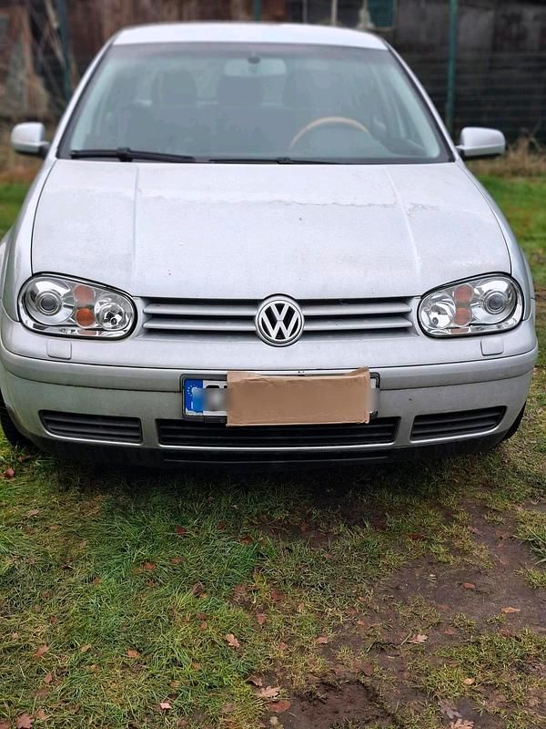Silber Gebraucht 2002 VW Golf IV Kleinwagen | 1.200 € (Superpreis) - Bild 1/4