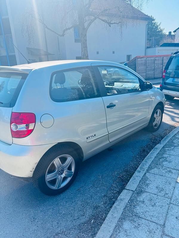 Gebraucht VW Fox 54 PS (39 kW) 2010 Grau Kleinwagen