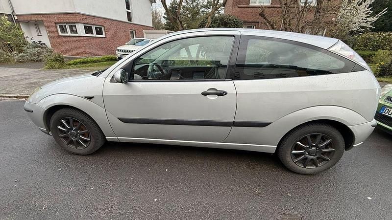 Usata Ford Focus 75 CV (55 kW) 2002 Grigio Berlina