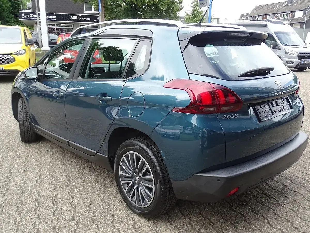Gebraucht Peugeot 2008 Active 82 PS (60 kW) 2017 Grün metallic SUV