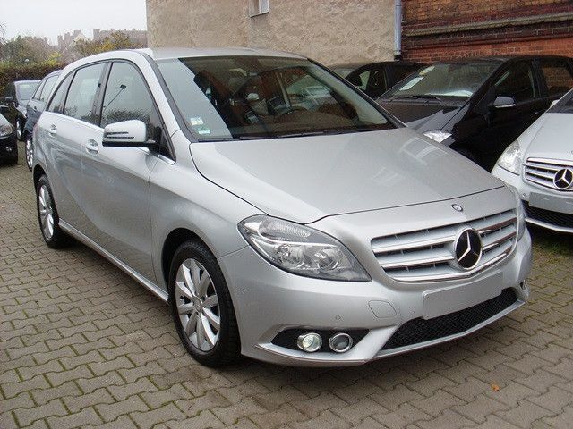 Silber Gebraucht 2013 Mercedes B180 Van / Kleinbus | 14.990 € (Fairer Preis) - Bild 1/4