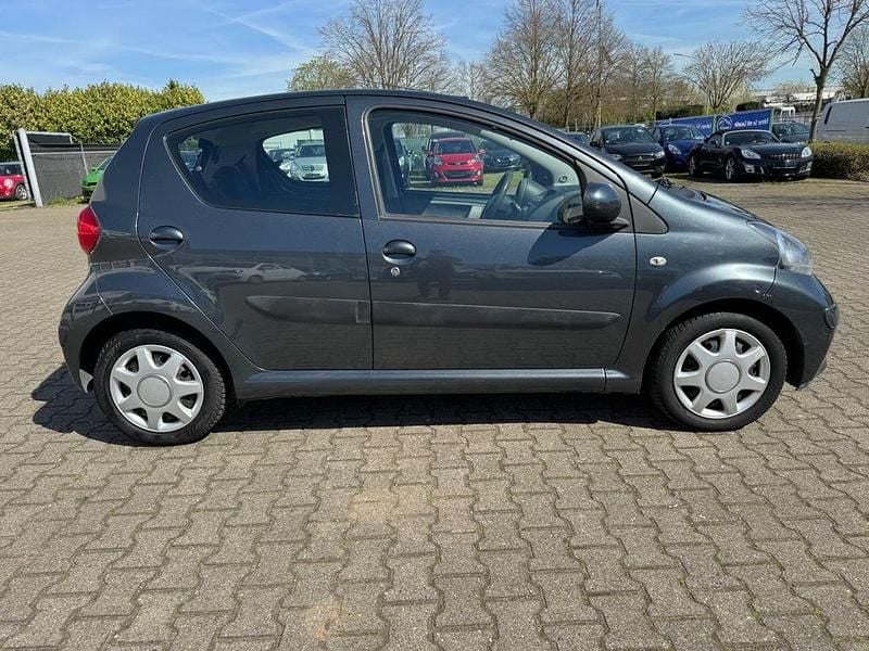Gebraucht Toyota Aygo Basis 68 PS (50 kW) 2007 Grau Kleinwagen