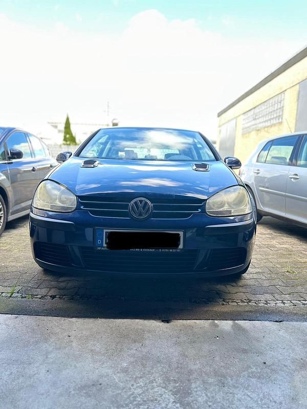 Gebraucht VW Golf V 105 PS (77 kW) 2004 Blau Kleinwagen