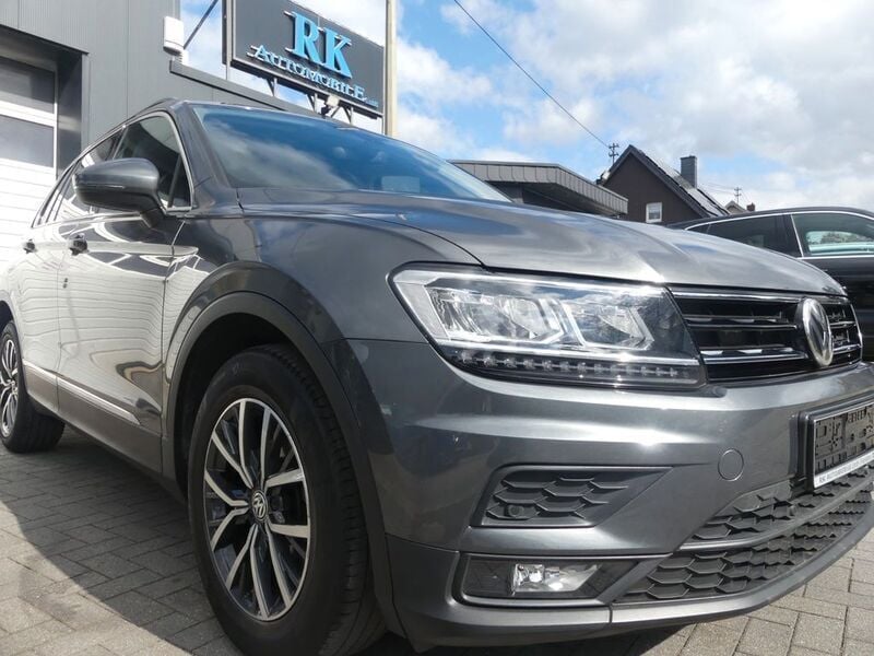 Grau Gebraucht 2019 VW Tiguan Comfortline SUV | 22.600 € (Fairer Preis) - Bild 1/4