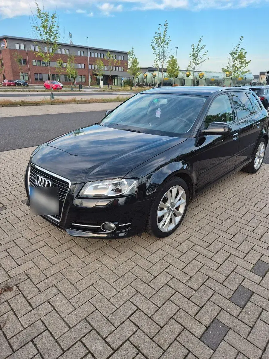 Gebraucht Audi A3 Sportback Sport 140 PS (102 kW) 2012 Schwarz Kleinwagen