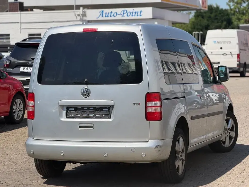 Gebraucht VW Caddy Trendline 102 PS (75 kW) 2012 Silber Van / Kleinbus