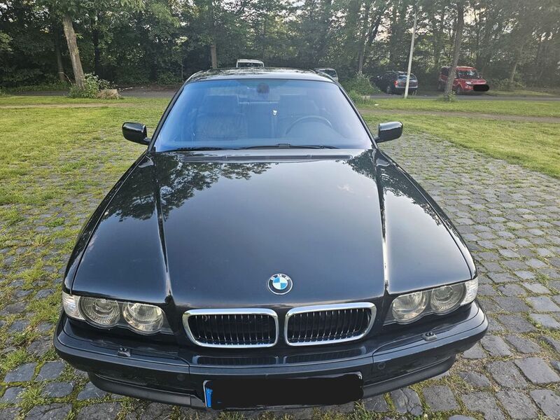 Blau Gebraucht 2001 BMW 740 Limousine | 29.500 € - Bild 1/4
