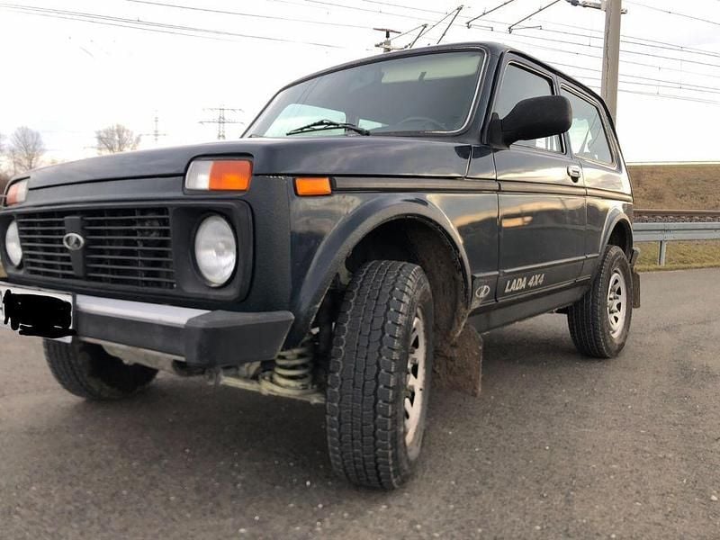 Grün Gebraucht 2012 Lada niva SUV | 6.900 € (Teuer) - Bild 1/4