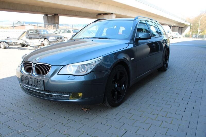 Grau Gebraucht 2009 BMW 530 Advantage Kombi | 9.890 € (Teuer) - Bild 1/4