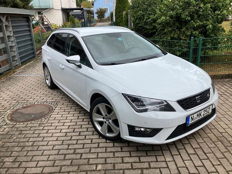 Weiß Gebraucht 2016 Seat Leon ST FR Kombi | 10.900 € (Fairer Preis) - Bild 1/4