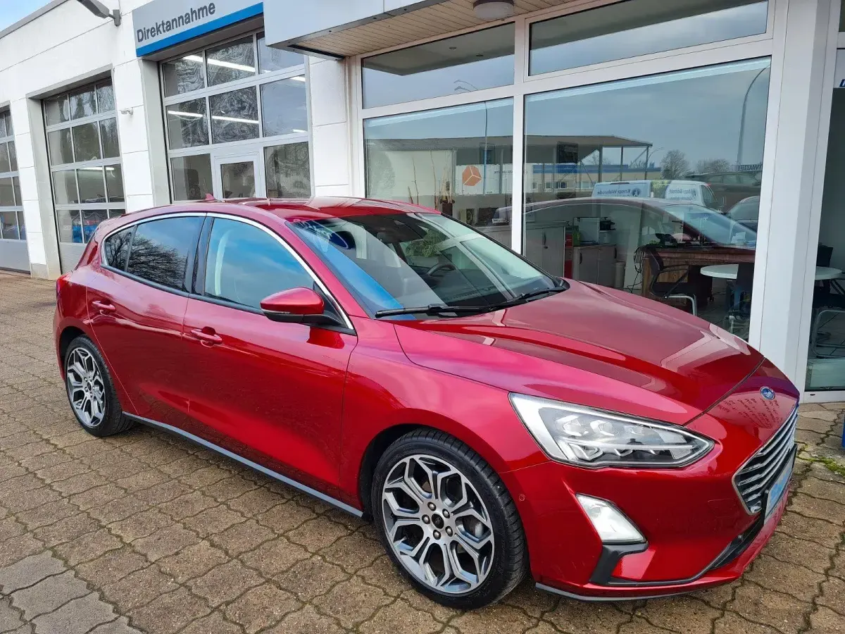 Gebraucht Ford Focus Titanium 150 PS (110 kW) 2018 Rot Limousine