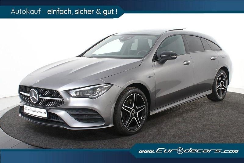 Grau Gebraucht 2021 Mercedes CLA250e AMG line Limousine | 29.500 € (Etwas zu teuer) - Bild 1/4