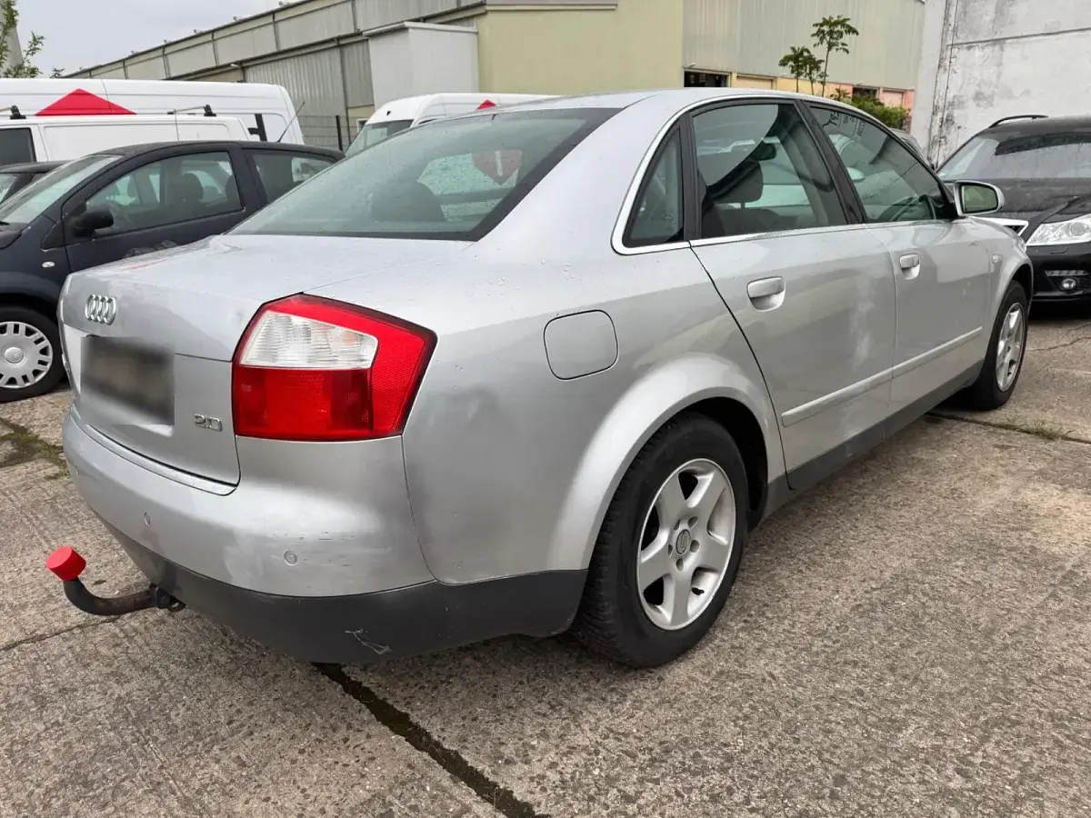 Gebraucht Audi A4 130 PS (95 kW) 2001 Silber Limousine
