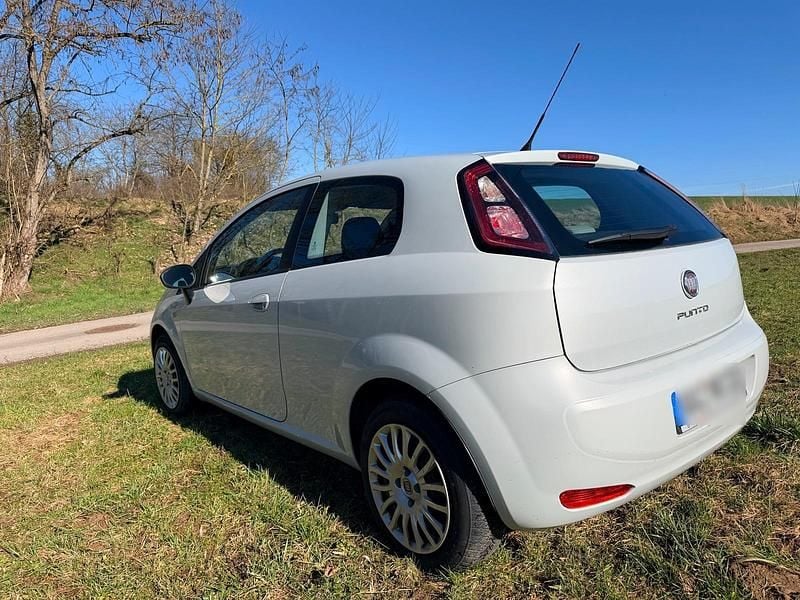 Gebraucht Fiat Punto 69 PS (50 kW) 2012 Grau Kleinwagen
