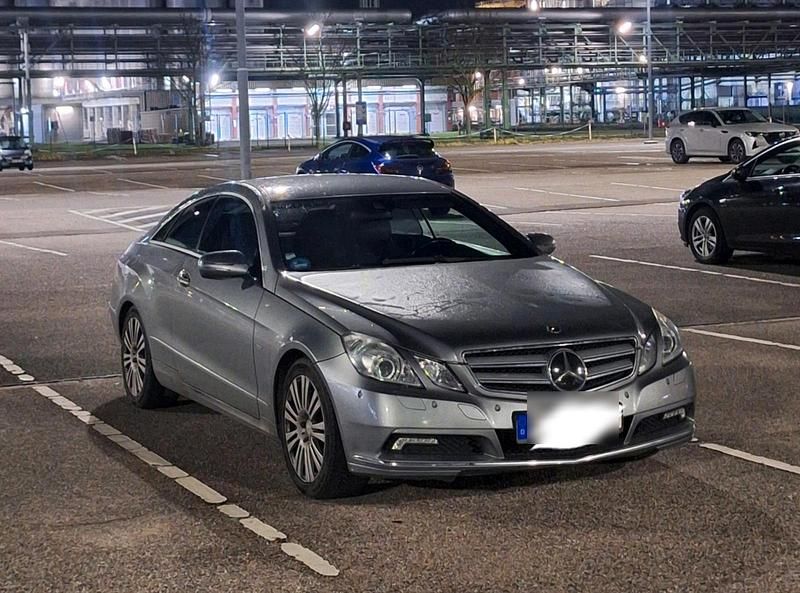 Gebraucht Mercedes E250 204 PS (150 kW) 2009 Grau Coupé