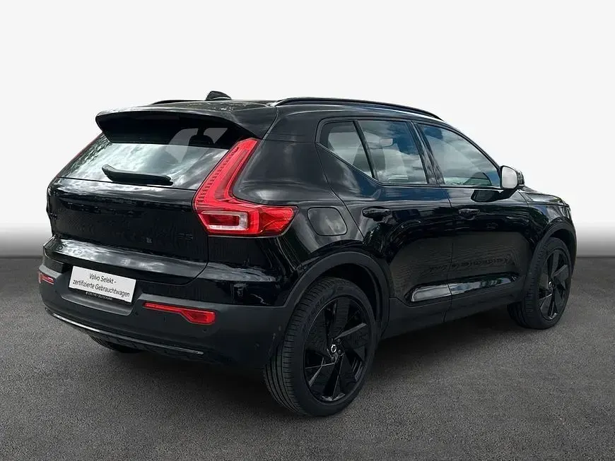 Używany Volvo XC40 Plus 163 KM (119 kW) 2025 Czarny SUV