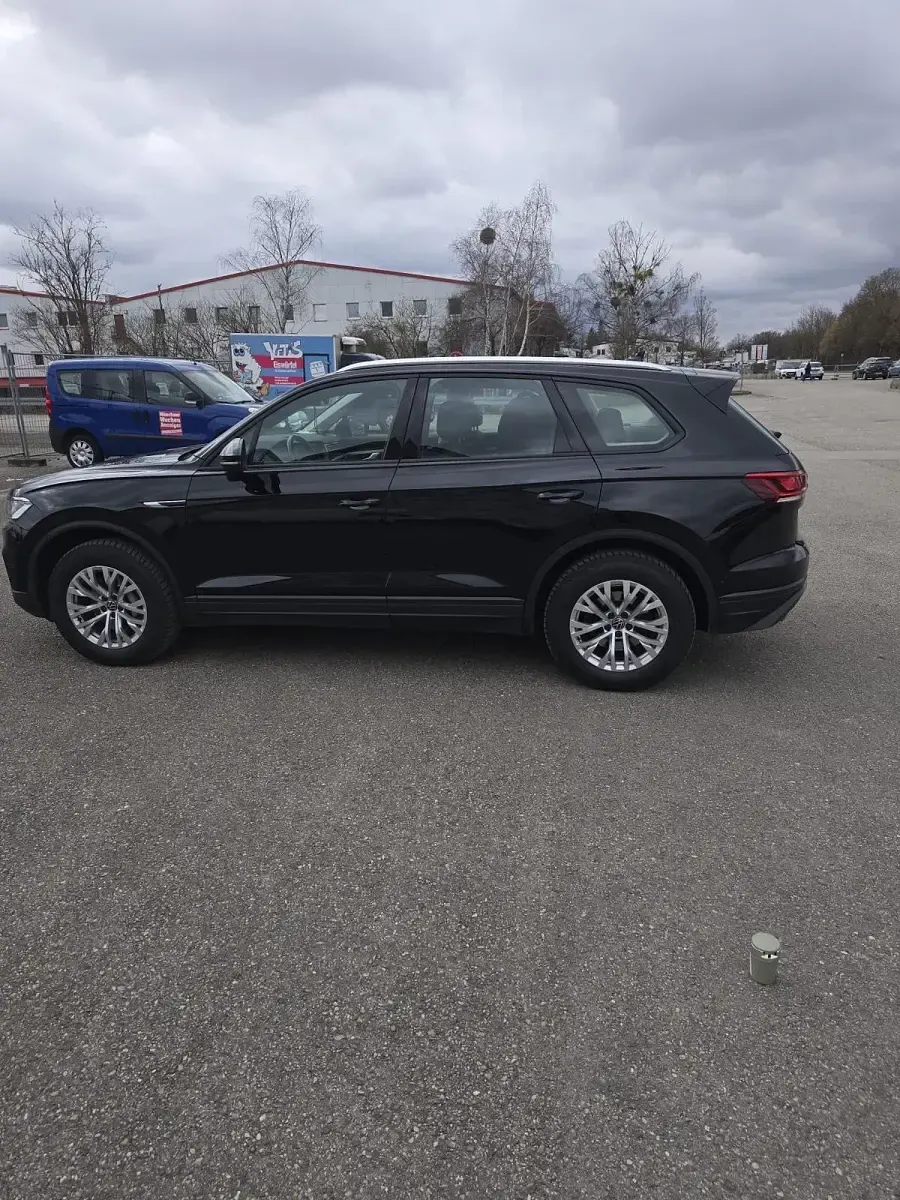 Second-hand VW Touareg 286 CP (210 kW) 2022 Negru SUV