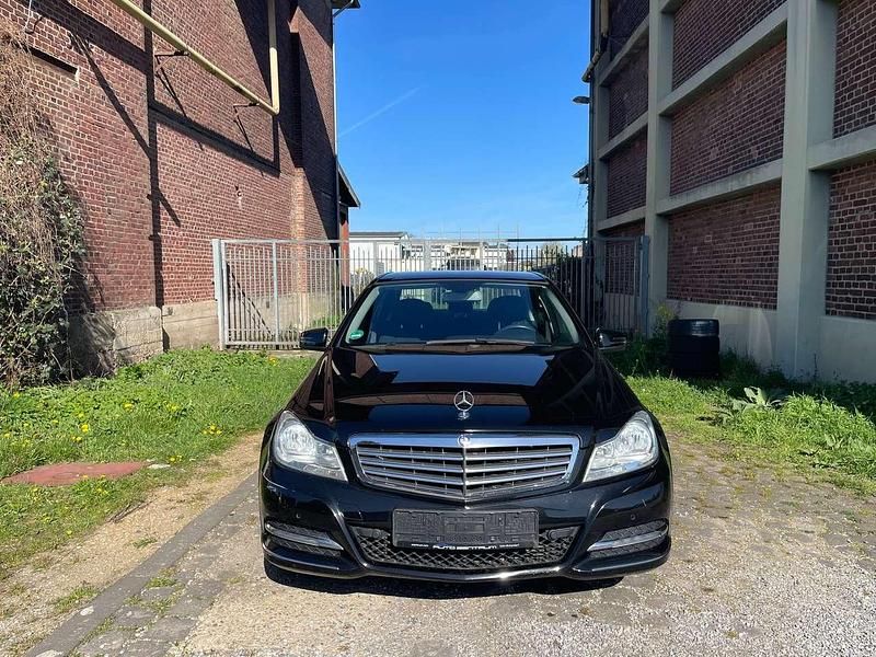 Gebraucht Mercedes C180 156 PS (114 kW) 2013 Obsidianschwarz  metalliclack Limousine