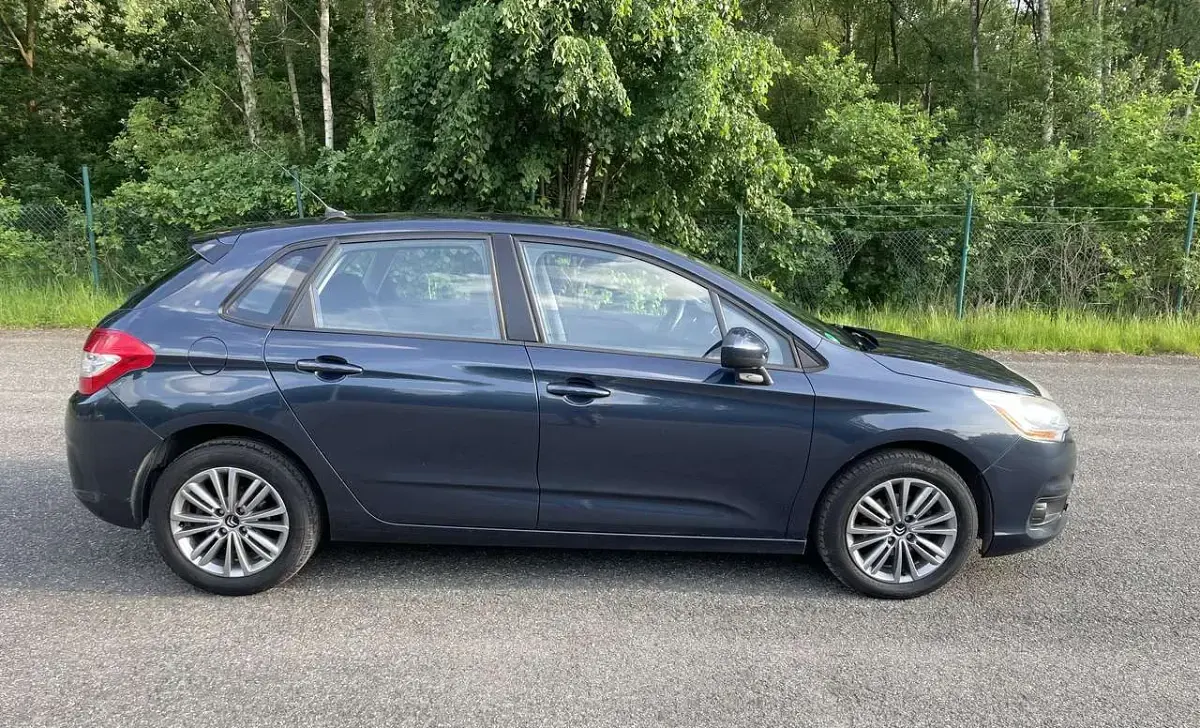Gebraucht Citroën C4 SELECTION 92 PS (67 kW) 2013 Blau Limousine