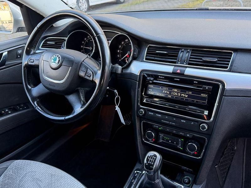 Gebraucht Skoda Superb Ambition 140 PS (102 kW) 2011 Beige Kombi