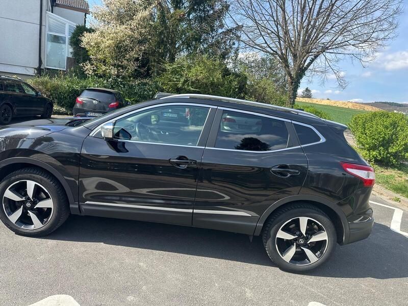 Schwarz Gebraucht 2015 Nissan Qashqai SUV | 14.299 € (Teuer) - Bild 1/4