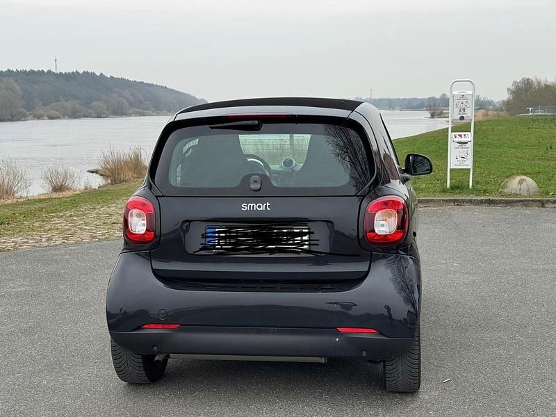 Gebraucht Smart ForTwo Coupé 71 PS (52 kW) 2019 Schwarz Coupé