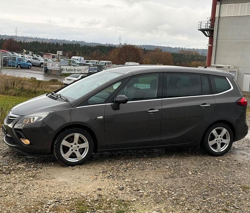 Grau Gebraucht 2012 Opel Zafira Tourer Van / Kleinbus | 4.250 € (Guter Preis) - Bild 1/4