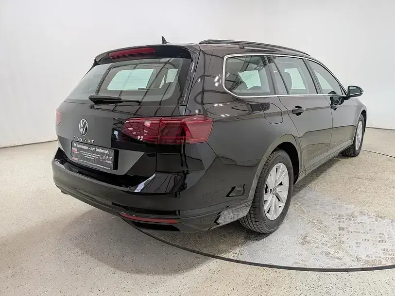 Gebraucht VW Passat Business 150 PS (110 kW) 2023 Deep black perleffekt Kombi