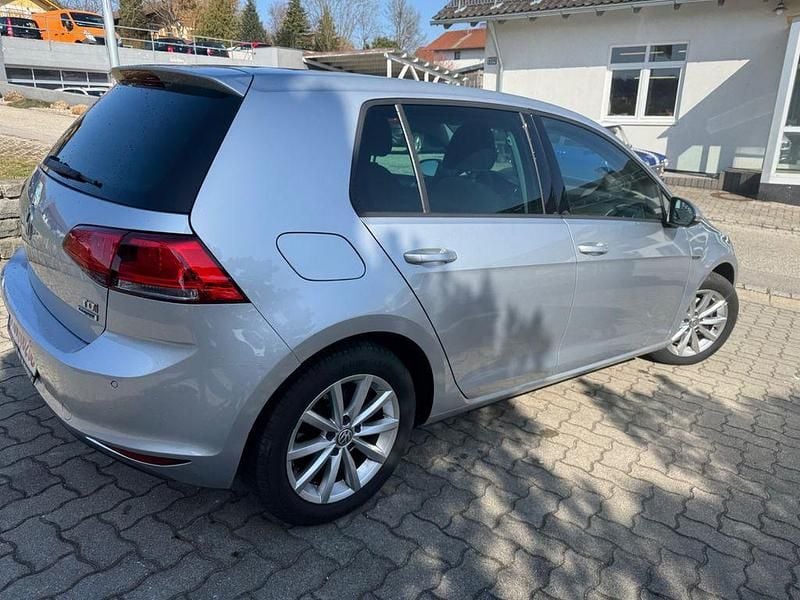 Gebraucht VW Golf VII LOUNGE 110 PS (80 kW) 2015 Silber Limousine