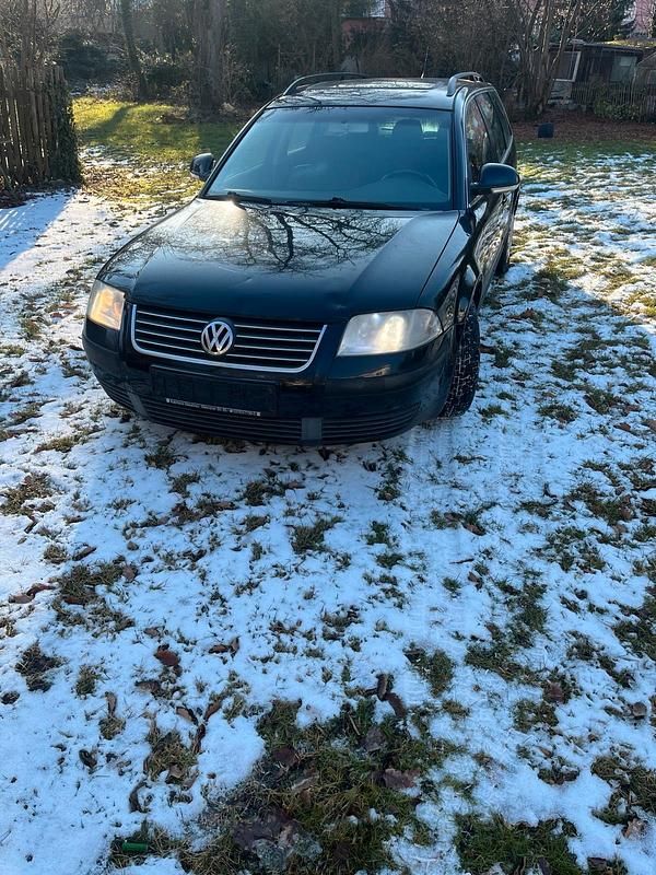 Schwarz Gebraucht 2004 VW Passat Kombi | 600 € (Superpreis) - Bild 1/4