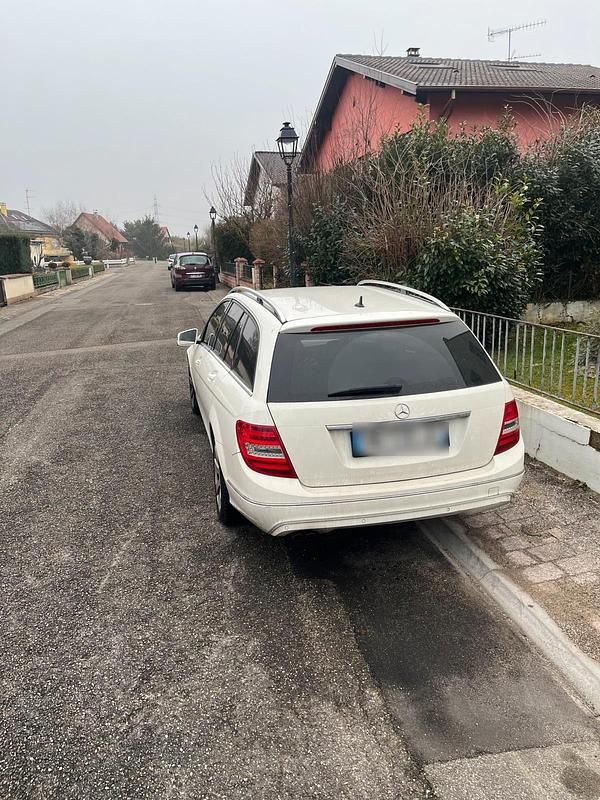 Gebraucht Mercedes 180 156 PS (114 kW) 2011 Weiß Limousine