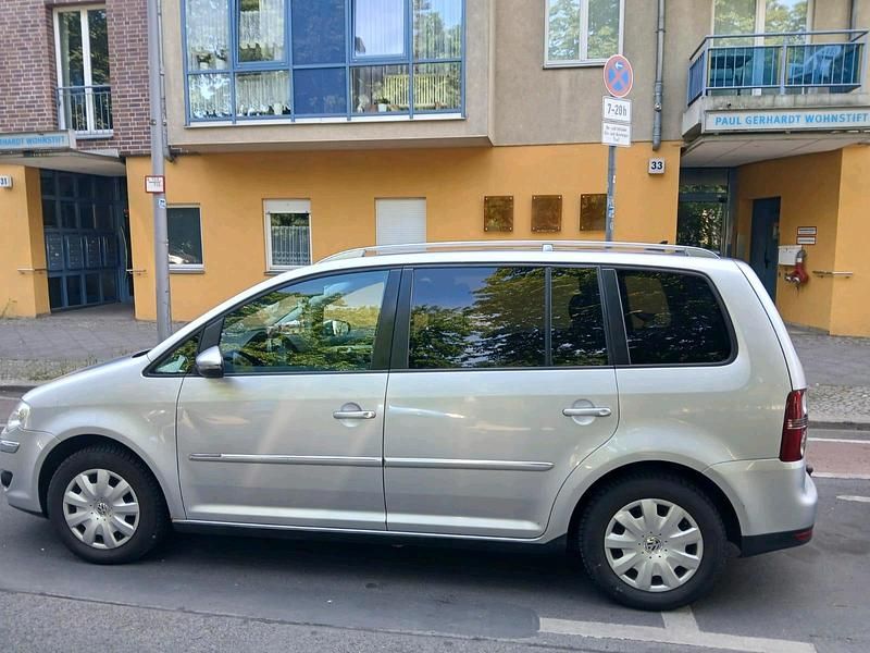 Silber Gebraucht 2009 VW Touran Van / Kleinbus | 2.900 € (Fairer Preis) - Bild 1/4