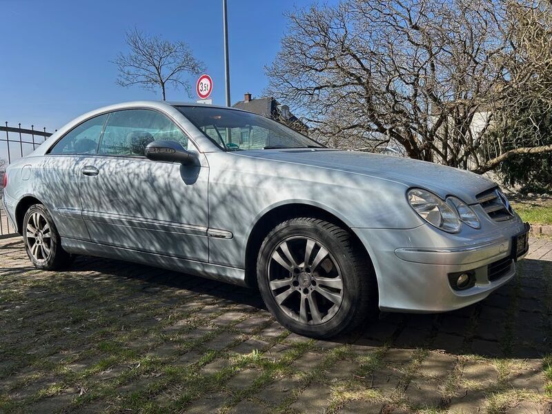 Silber Gebraucht 2007 Mercedes CLK200 Elegance Coupé | 5.900 € (Fairer Preis) - Bild 1/4