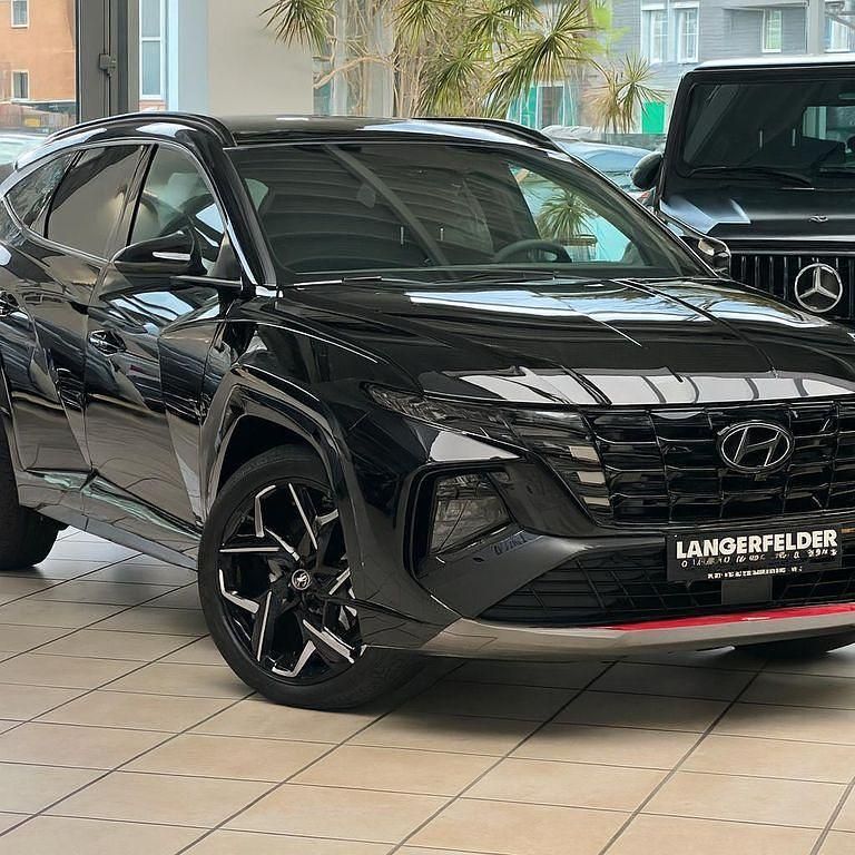 Abyss black Neu 2025 Hyundai Tucson N Line SUV | 38.499 € (Fairer Preis) - Bild 1/4