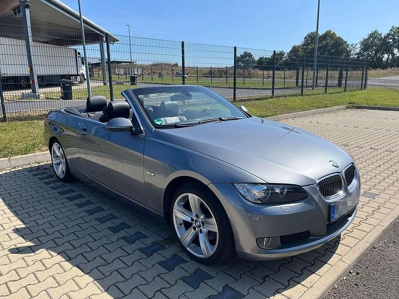 Grau Gebraucht 2007 BMW 320 Cabriolet Sport Line Cabrio | 9.490 € (Fairer Preis) - Bild 1/4